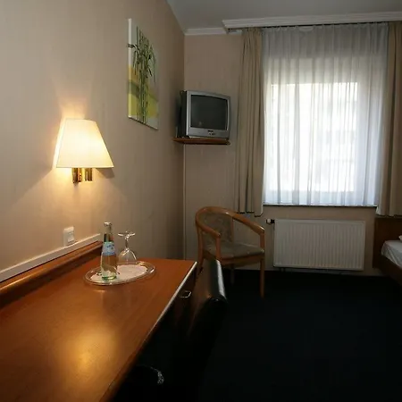 Szálloda Antares Düsseldorf